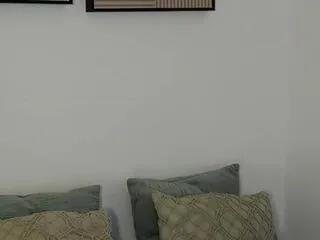 Freechat lucia_saanvi on Flirt4Free