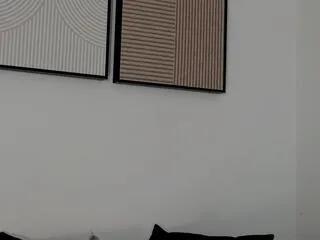 Freechat lucia_saanvi on Flirt4Free