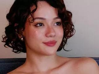 Freechat lucia_saanvi on Flirt4Free