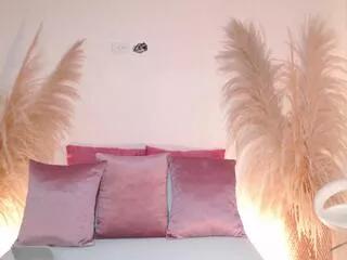 Offline lucy_minds on Flirt4Free