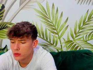 Freechat matthew_bieber on Flirt4Free