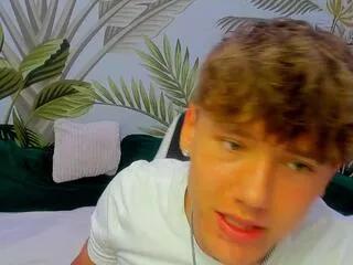 Freechat matthew_bieber on Flirt4Free