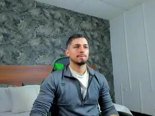 Freechat nick_moss on Flirt4Free