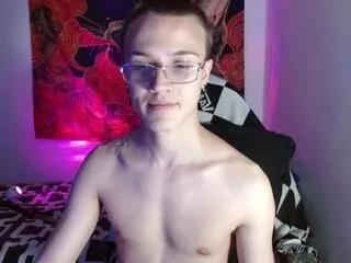 Offline oliveer_park on Flirt4Free