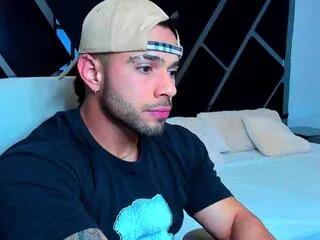Freechat ray_torres on Flirt4Free