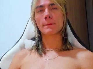 Offline tayler_swift on Flirt4Free