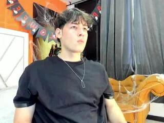 Offline thomas_lester on Flirt4Free