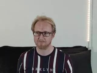 Offline xavii_day on Flirt4Free