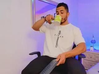 Freechat zane_maverick on Flirt4Free