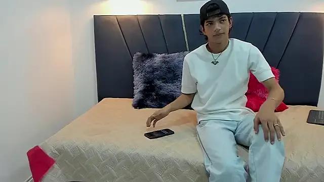 Freechat maicol_cum23 on StripChat
