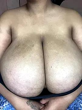 Freechat NonoGotBoobies on StripChat