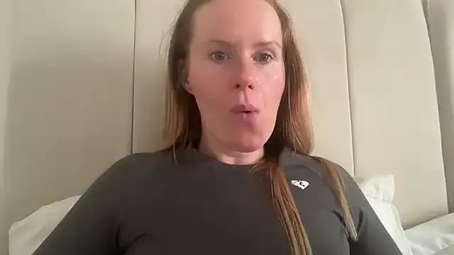 Private redheadrosie69 on StripChat