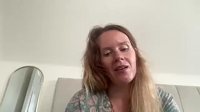 Private redheadrosie69 on StripChat