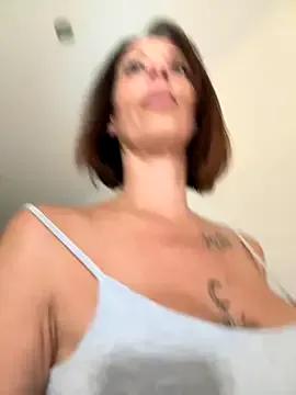 StripChat spycyfanny is Freechat spycyfanny — Topless au boulot