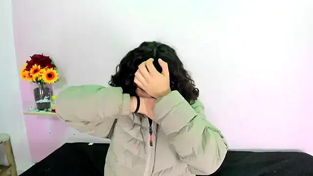 Freechat TeensNews18 on StripChat