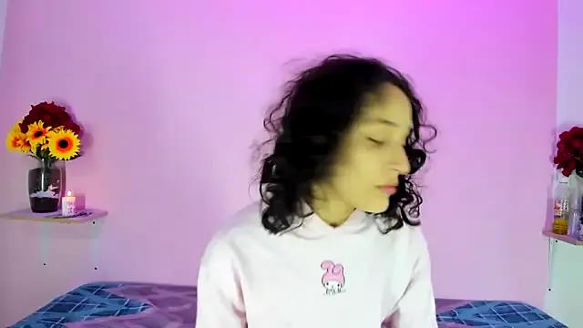 Freechat TeensNews18 on StripChat