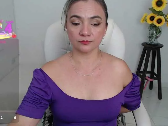 ana-milf on BongaCams 