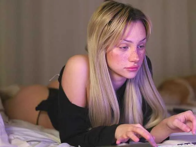 babeholly on BongaCams