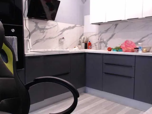 blondalina on BongaCams