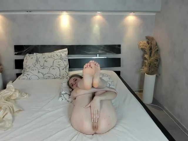 Offline Camilla-Kelly on BongaCams