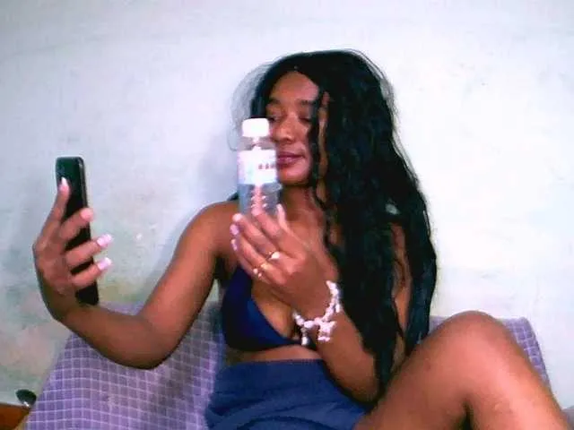 Crystalrosea — J'adore les conversations intenses, les jeux de sduction, et les partenaires qui savent maintenir le dsir. Entre flirt, fantasmes, et plaisir, chaque moment peut devenir inoubliable. Prt(e)  jouer ?