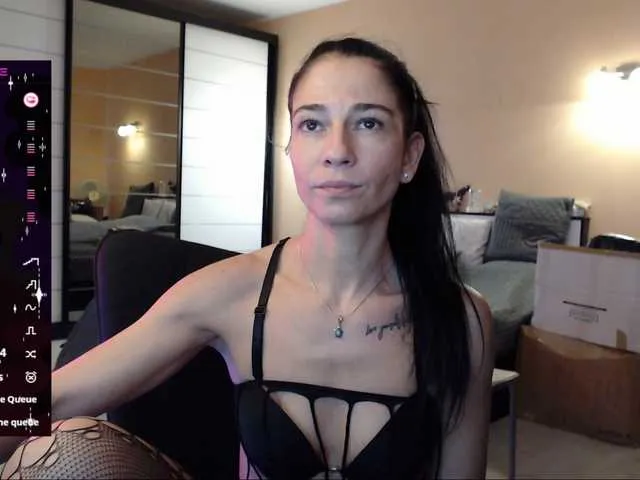 Offline DelicateKiss on BongaCams