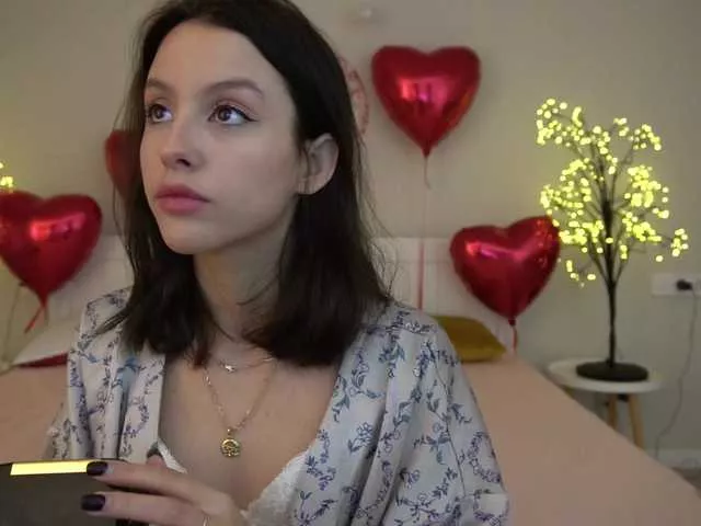 Freechat DiamoLips on BongaCams