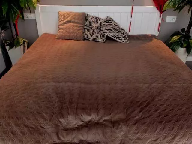 Freechat DiamoLips on BongaCams