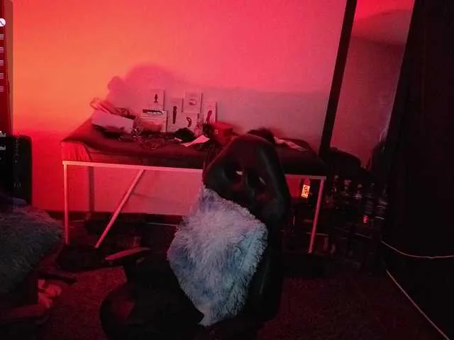 Elizabeth911 — I go crazy for deep vibrations, compliments that turn me on... and intense thrusts that make me moan uncontrollably