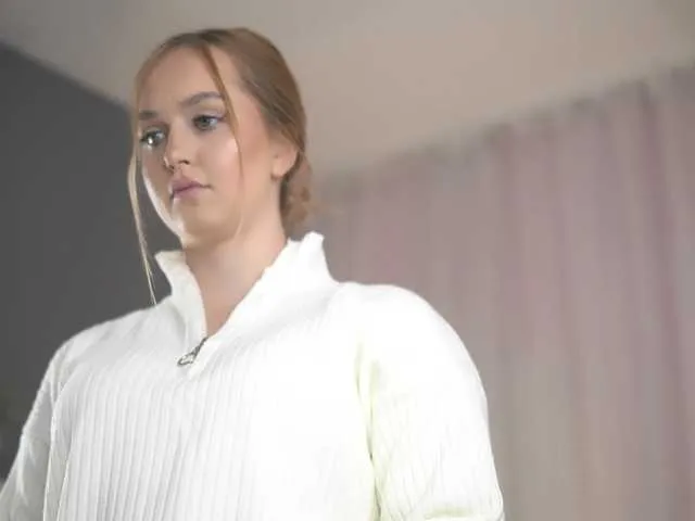 ElysaWetxx — Your #touches makes my #legs shaking and get me so #fucking #horny. Don't be #gentle, please.