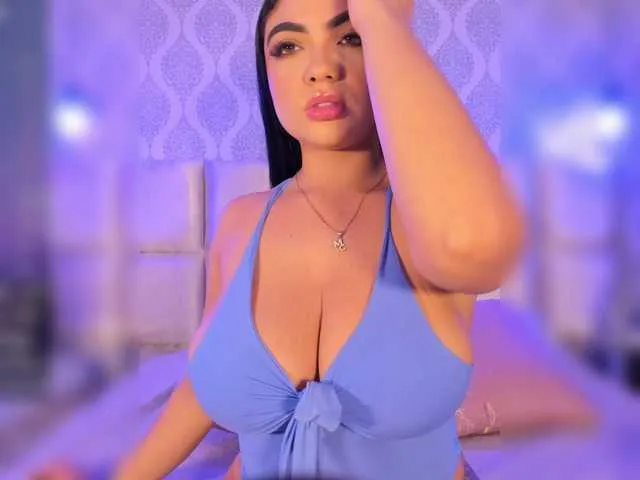 Offline Emily-White on BongaCams