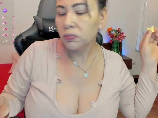 Offline esmeraldamilf on BongaCams