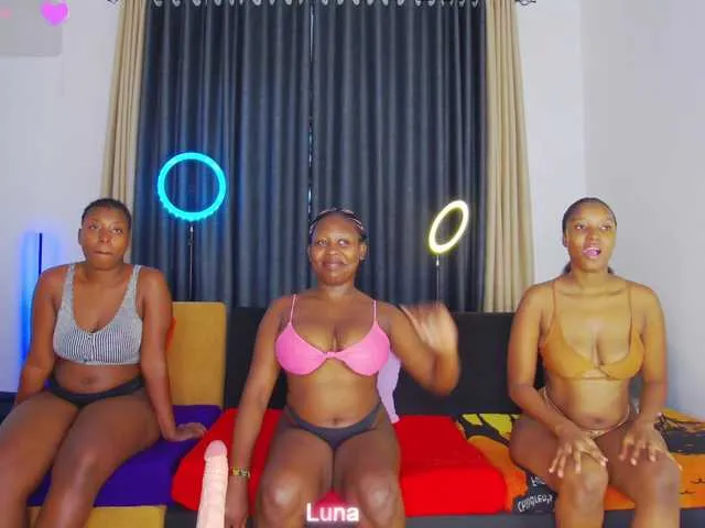 Offline FlirtyChoo7 on BongaCams