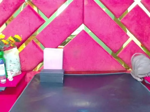 FreyjaNaugthy — It excites me to suck my breasts, spank myself, choke myself, I like ties, I like it to be hard and make a lot of noise.