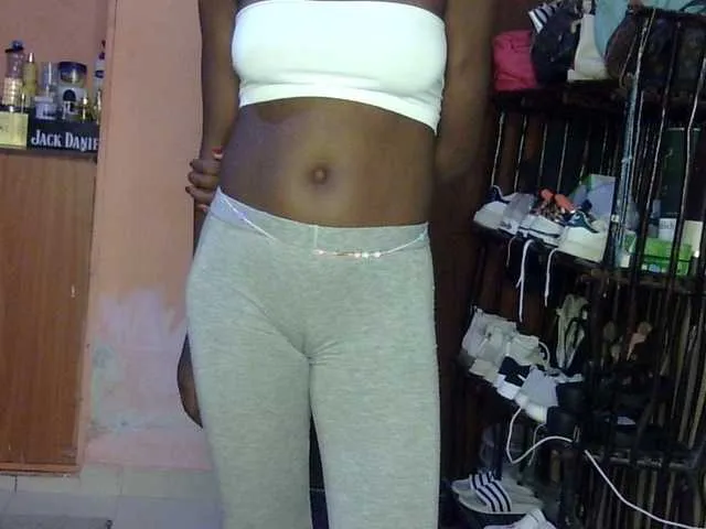 Gladwell — Genuine compliments and good vibes

Roleplay, dirty talk, and playful teasing

Tips and encouragement during the show

Polite requests and mutual respect

Private shows with clear expectations