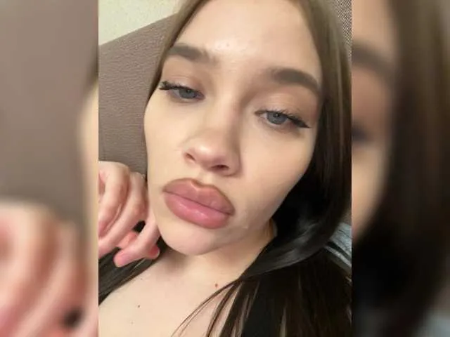 Glossmixdoll on BongaCams