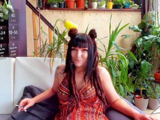 ingridblondy94 — to make me horny it s not so eassy!!!