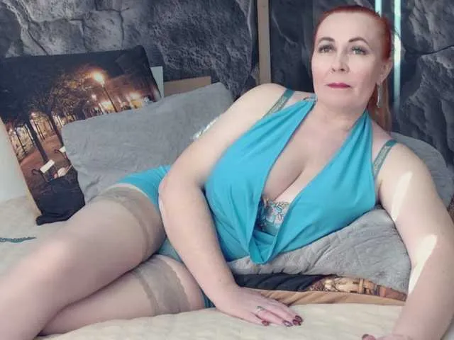 Freechat IvettaShine on BongaCams