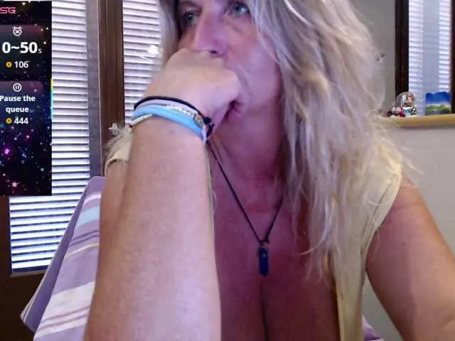 Offline JennaDeluxe on BongaCams