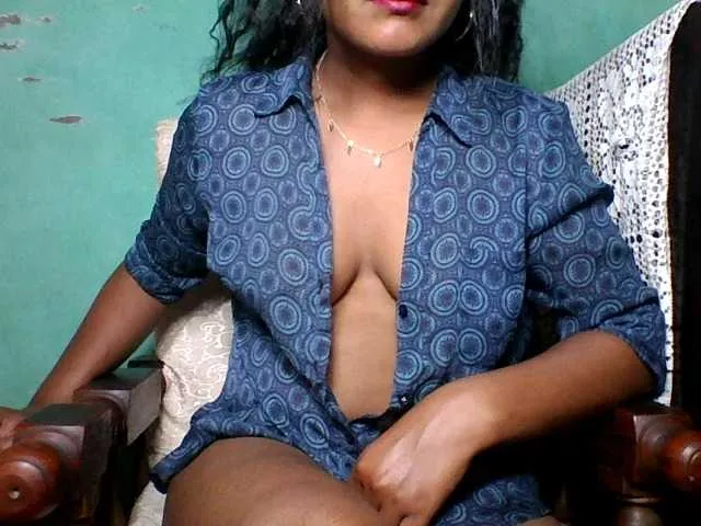 Freechat justine33 on BongaCams