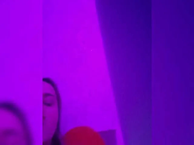 Offline Kira183 on BongaCams