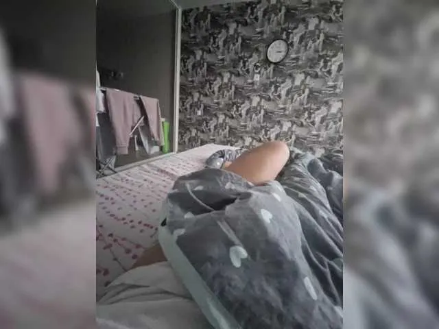 Offline Kira183 on BongaCams