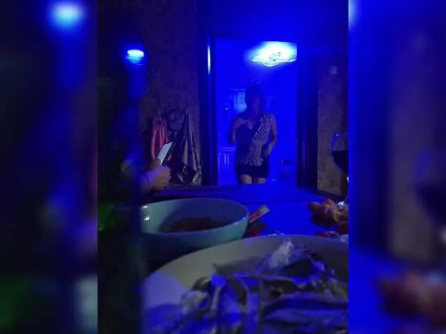 Offline Kira183 on BongaCams