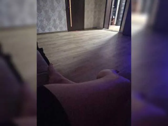 Offline Kira183 on BongaCams