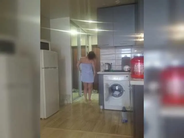 Offline Kira183 on BongaCams