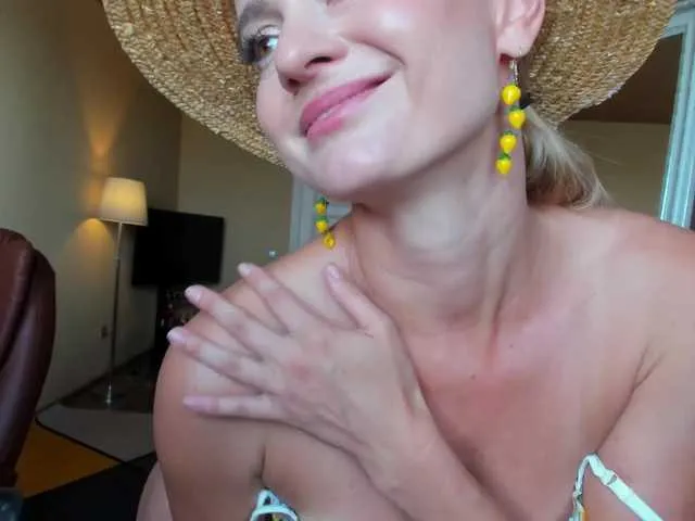 BongaCams Kriszayka is Freechat Kriszayka — brain, attention,tokens, sense of humor.