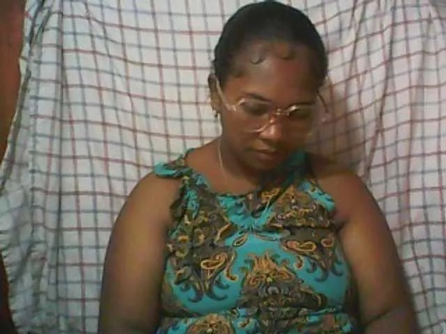 Offline Leticiah on BongaCams