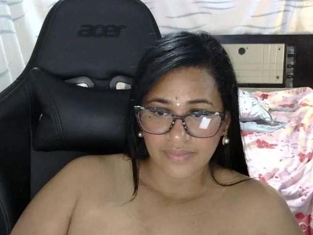 Letty33 on BongaCams 