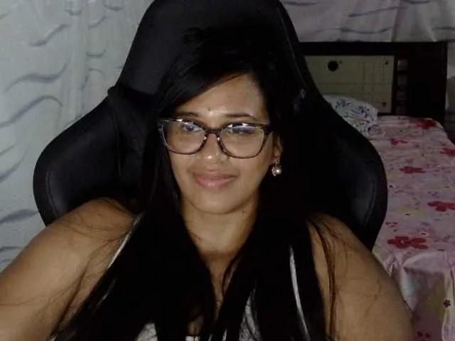 Letty33 on BongaCams 