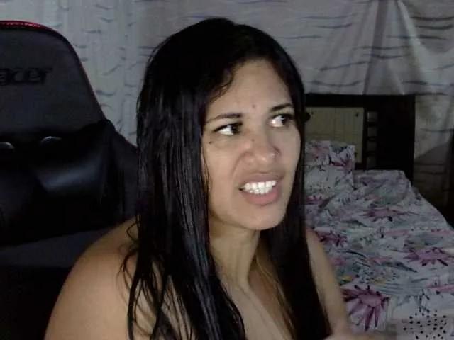 Letty33 on BongaCams